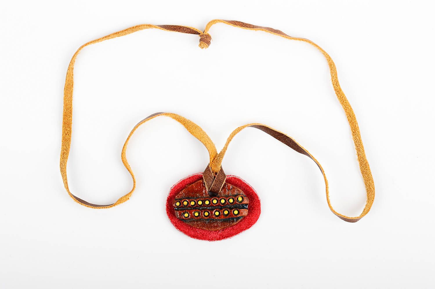 Pendentif céramique Bijou fait main peint rouge cordon cuir Accessoire femme photo 1