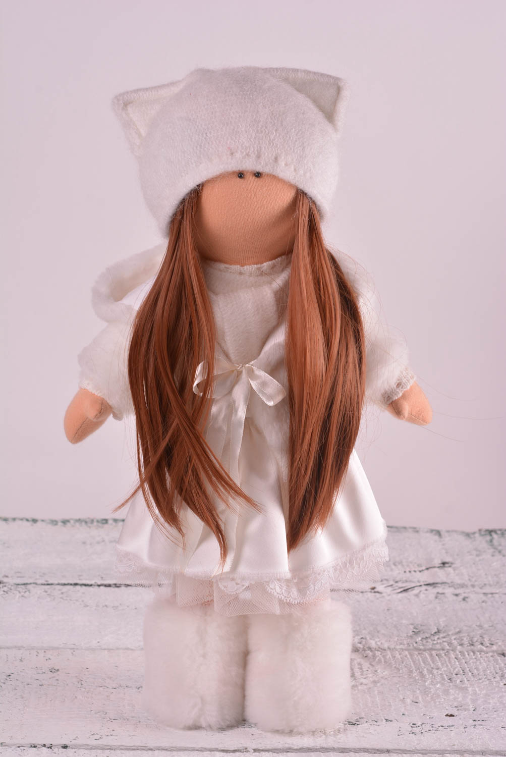 Кукла ручной работы кукла из ткани мягкая кукла в белом нарядном платье фото 3