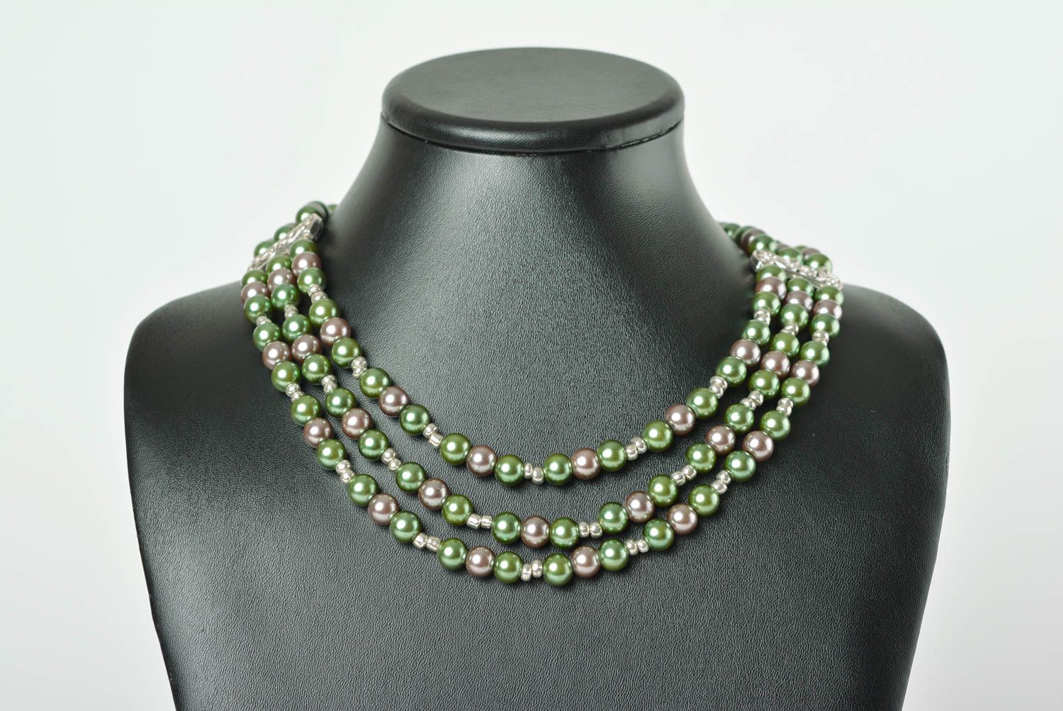 Ожерелье из бусин ручной работы стильное украшение на шею модное украшение фото 2