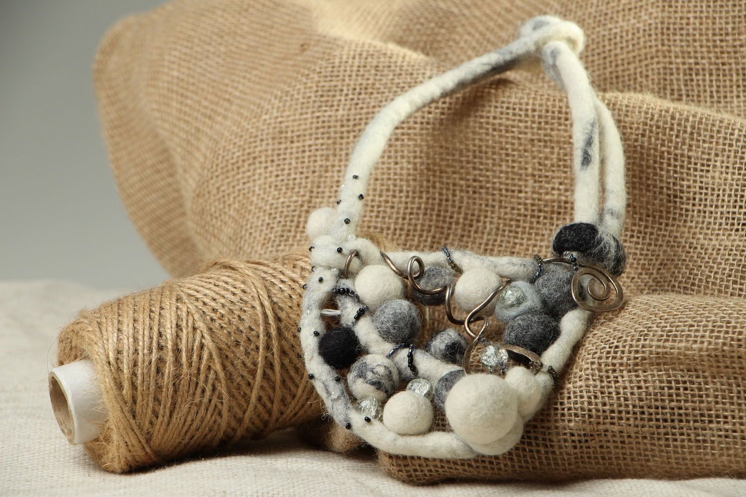 Necklace made ​​of wool and metal Northern Sun photo 4