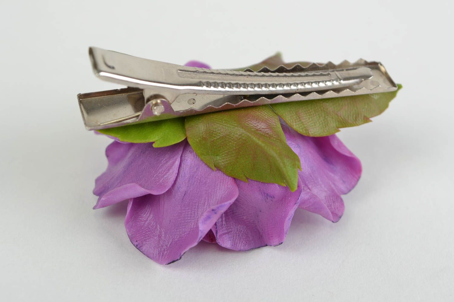 Заколка с цветком из холодного фарфора фиолетовая зажим для причесок ручная работа фото 5