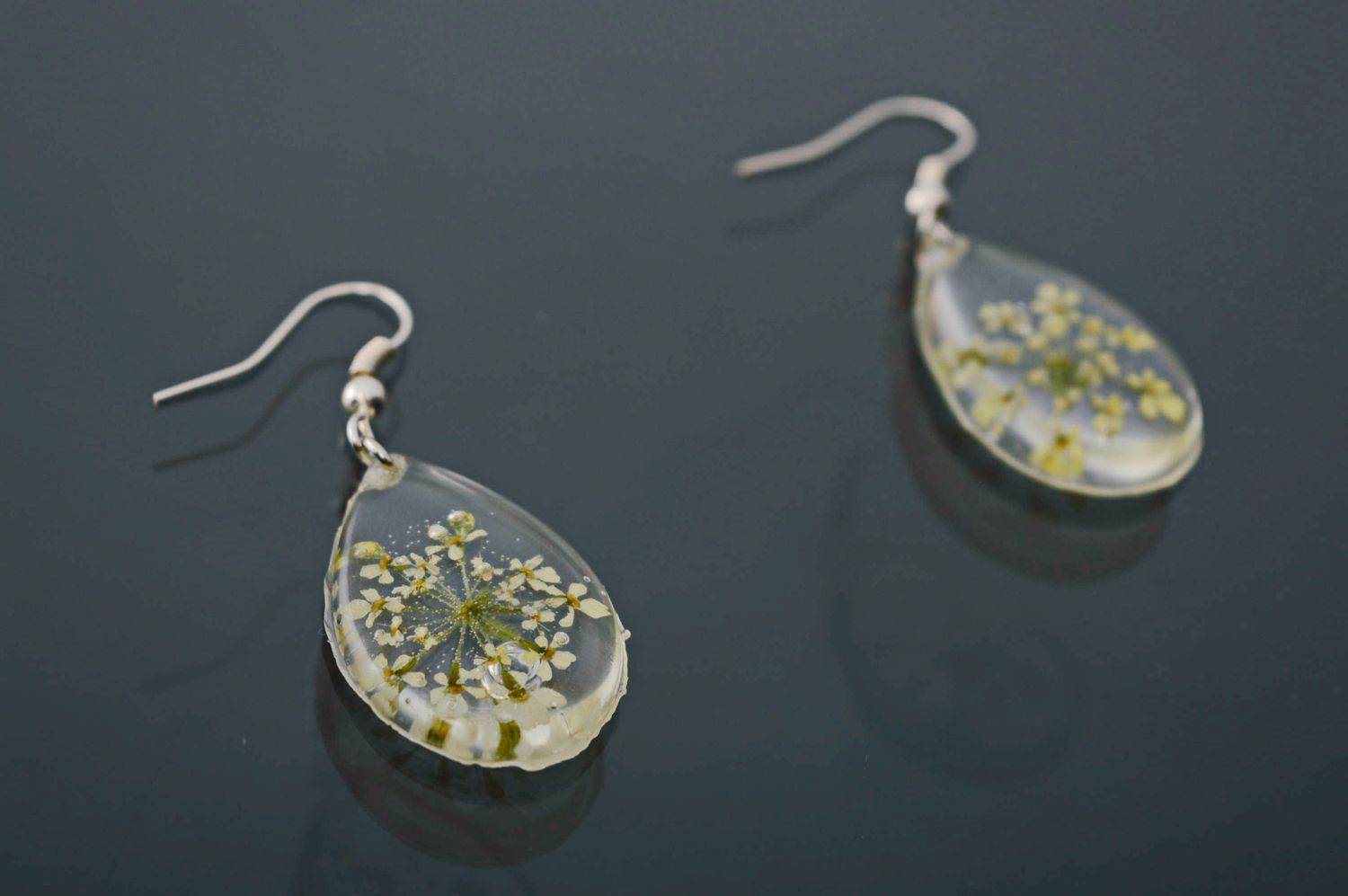 Earrings with real wildflowers coated with epoxy photo 1