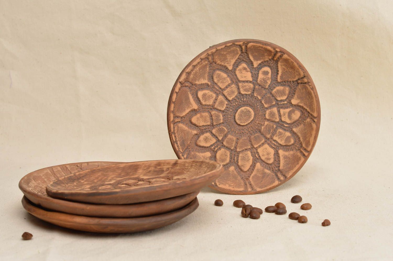 Set de sous-tasses céramiques 4 pièces rondes marron décorées faites main photo 1