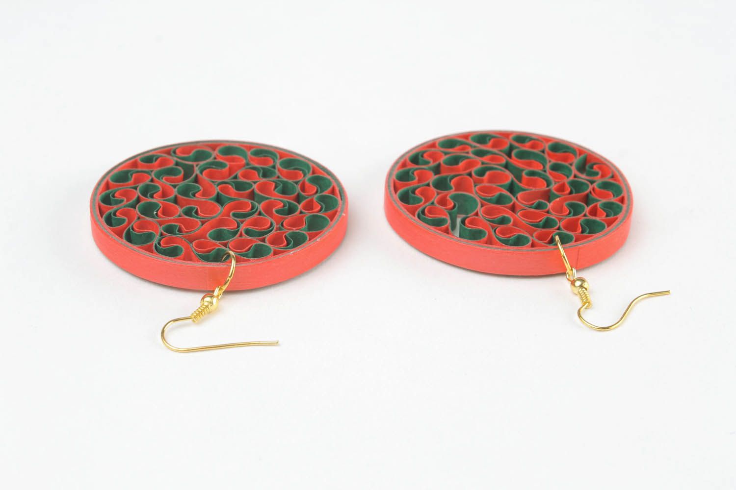 Round paper earrings of red and green colors photo 2