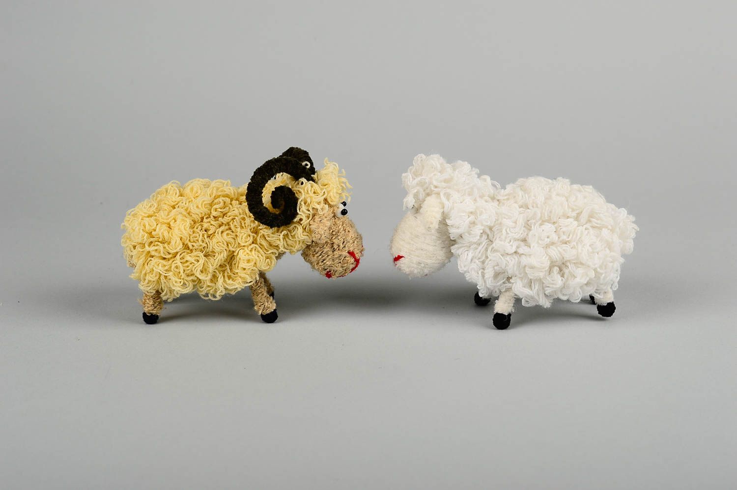 Игрушки ручной работы игрушки животные 2 шт игрушки из ниток овечка и барашек фото 3