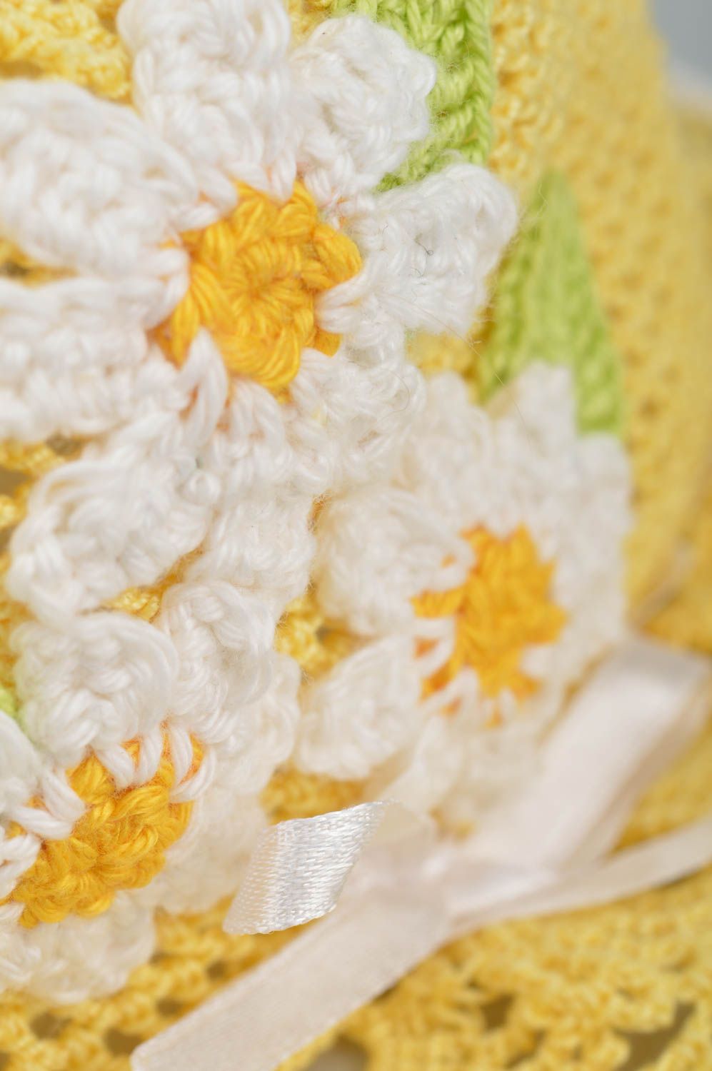 Schöner gelber Häkel Hut aus Baumwolle handmade für Kinder mit weißen Blumen foto 4