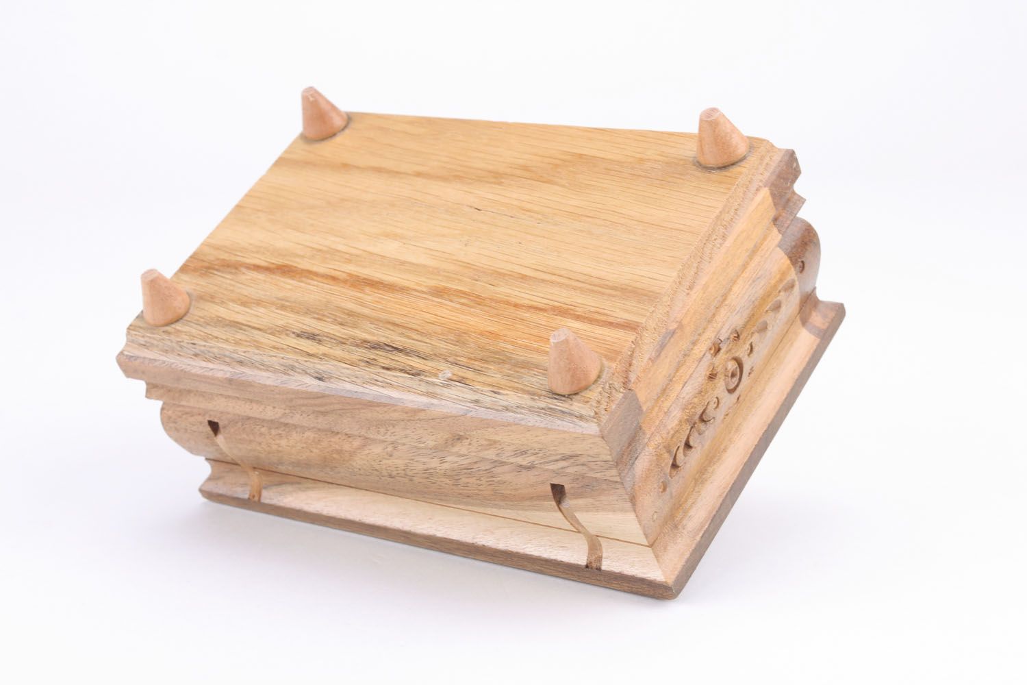 Caja de madera tallada bonita foto 2