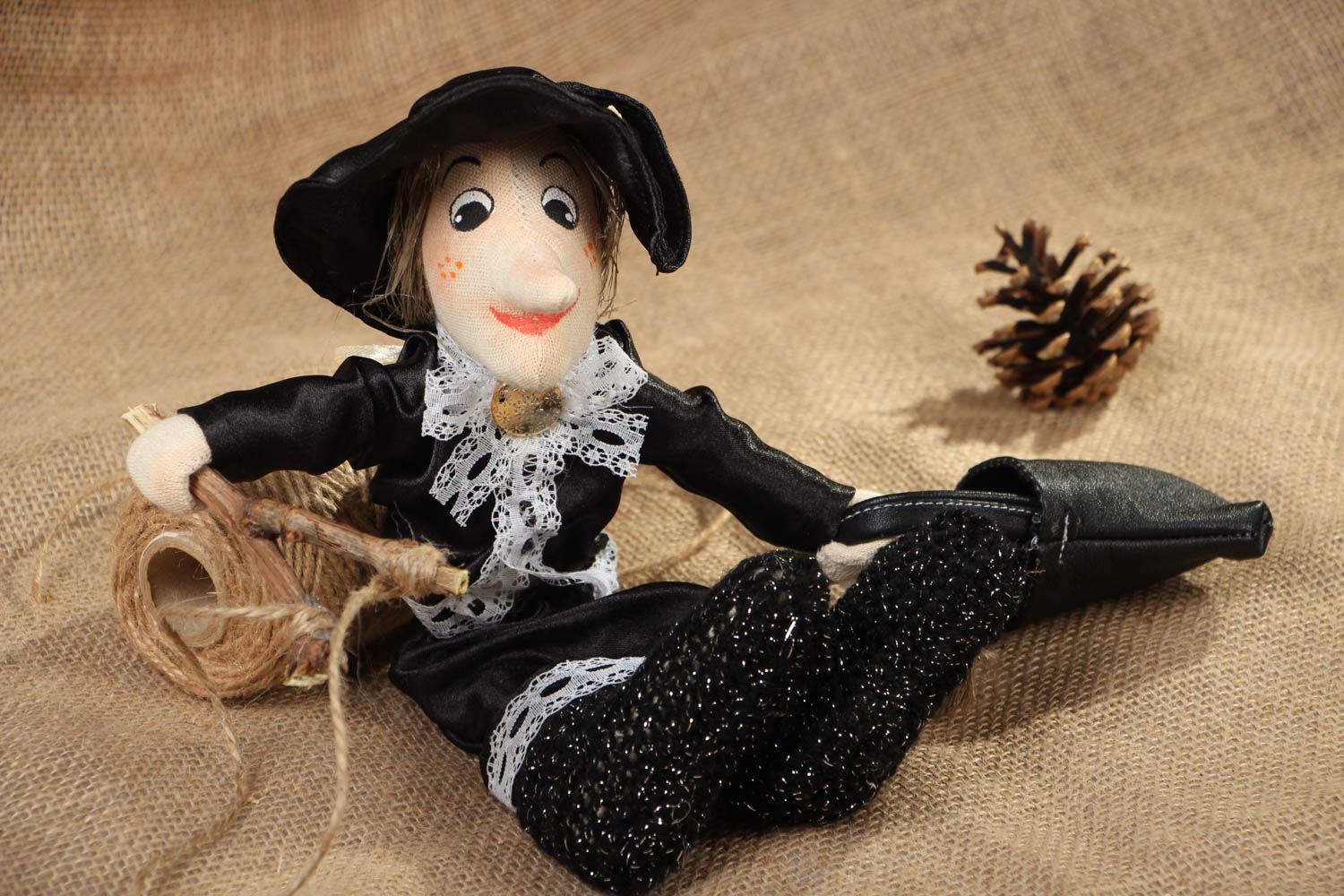 Textil Puppe handmade Dame in Schwarz foto 5