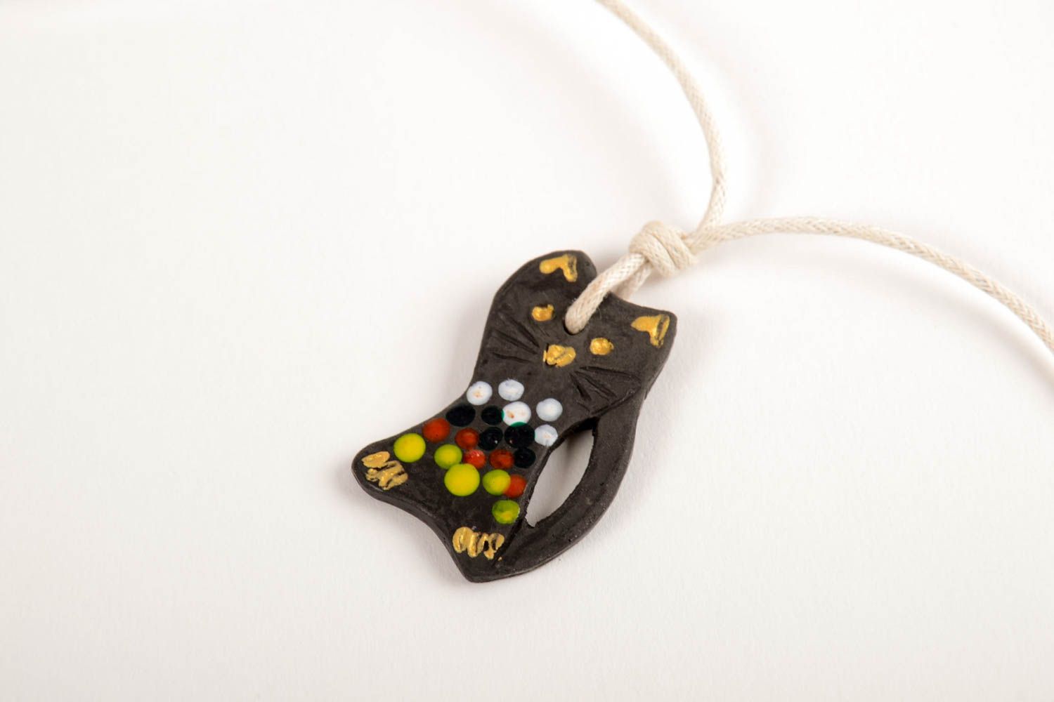 Кулон ручной работы керамическое украшение черный кот украшение на шею фото 4