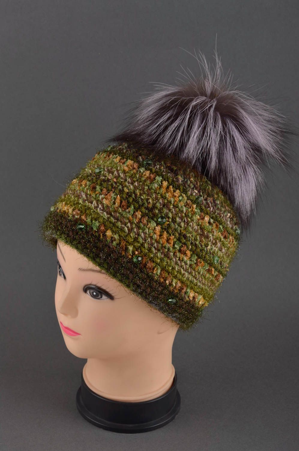 Bonnet d'hiver fait main Chapeau fourrure en laine Vêtement femme design photo 1