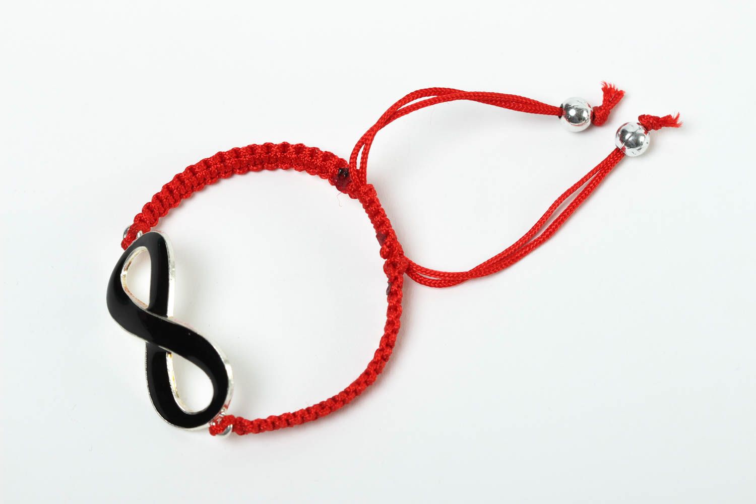 Bracelet en fils Bijou fait main infini design fin rouge Accessoire femme photo 2