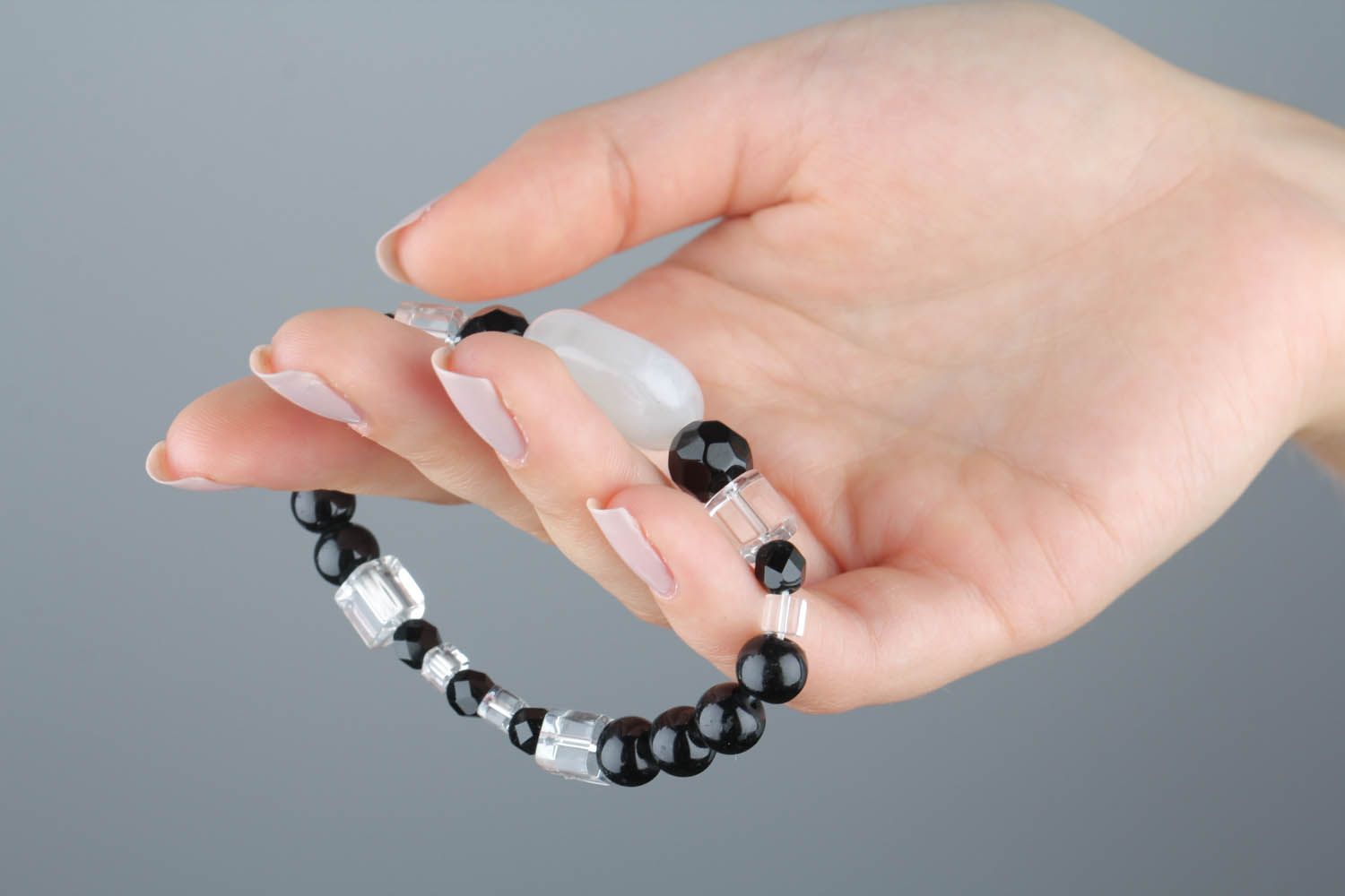 Bracelet en perles de verre et pierres naturelles photo 1