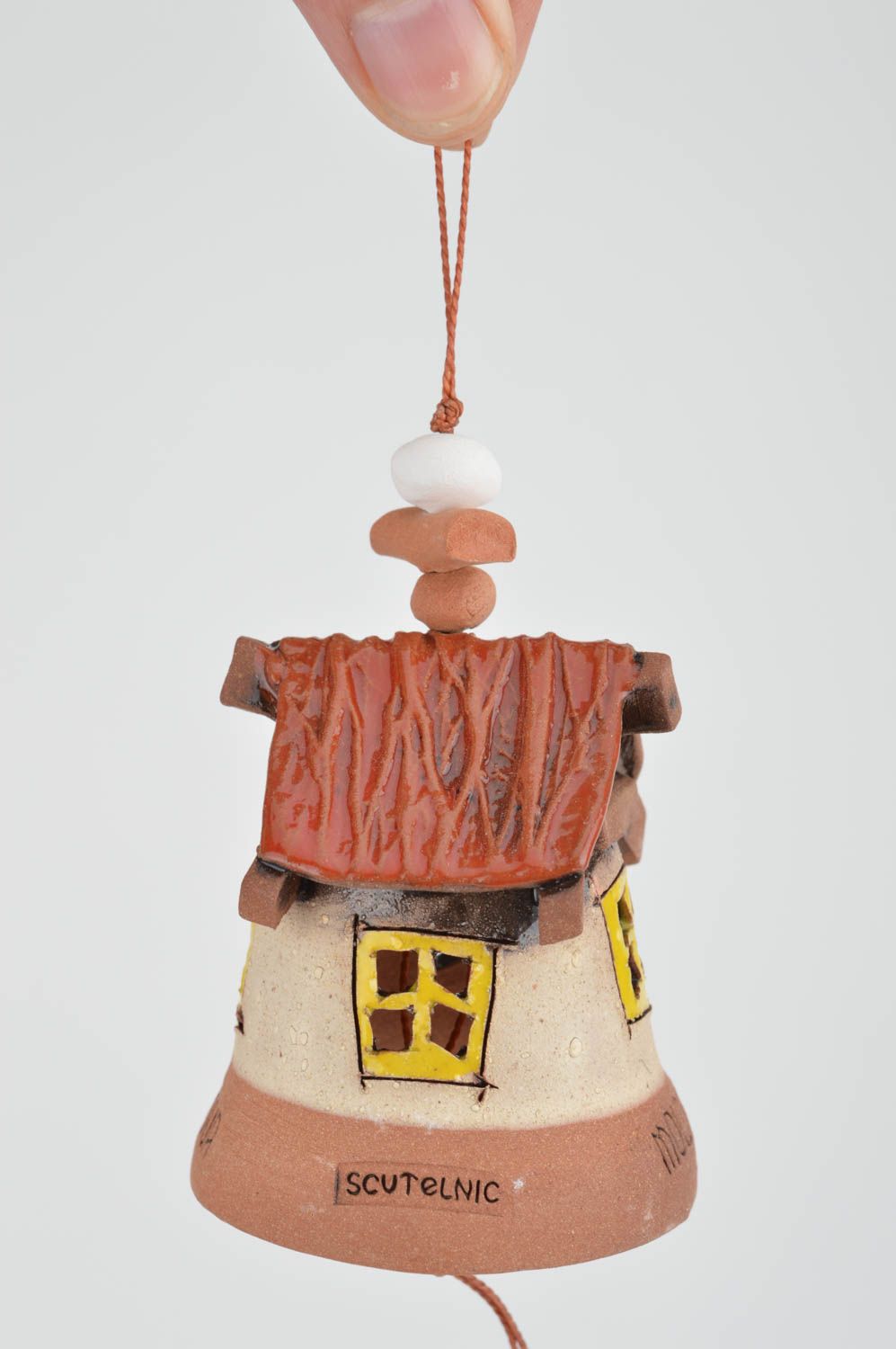 Авторский керамический колокольчик в виде домика с красной крышей ручная работа фото 3