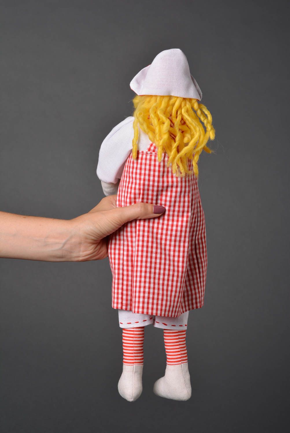 Bambola bella in stoffa fatta a mano pupazzo tessile originale con cuore foto 5