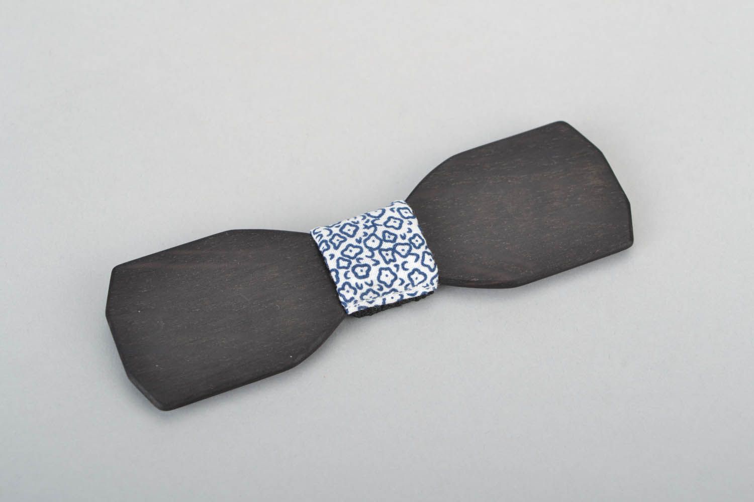 Wooden bow tie of black color photo 2