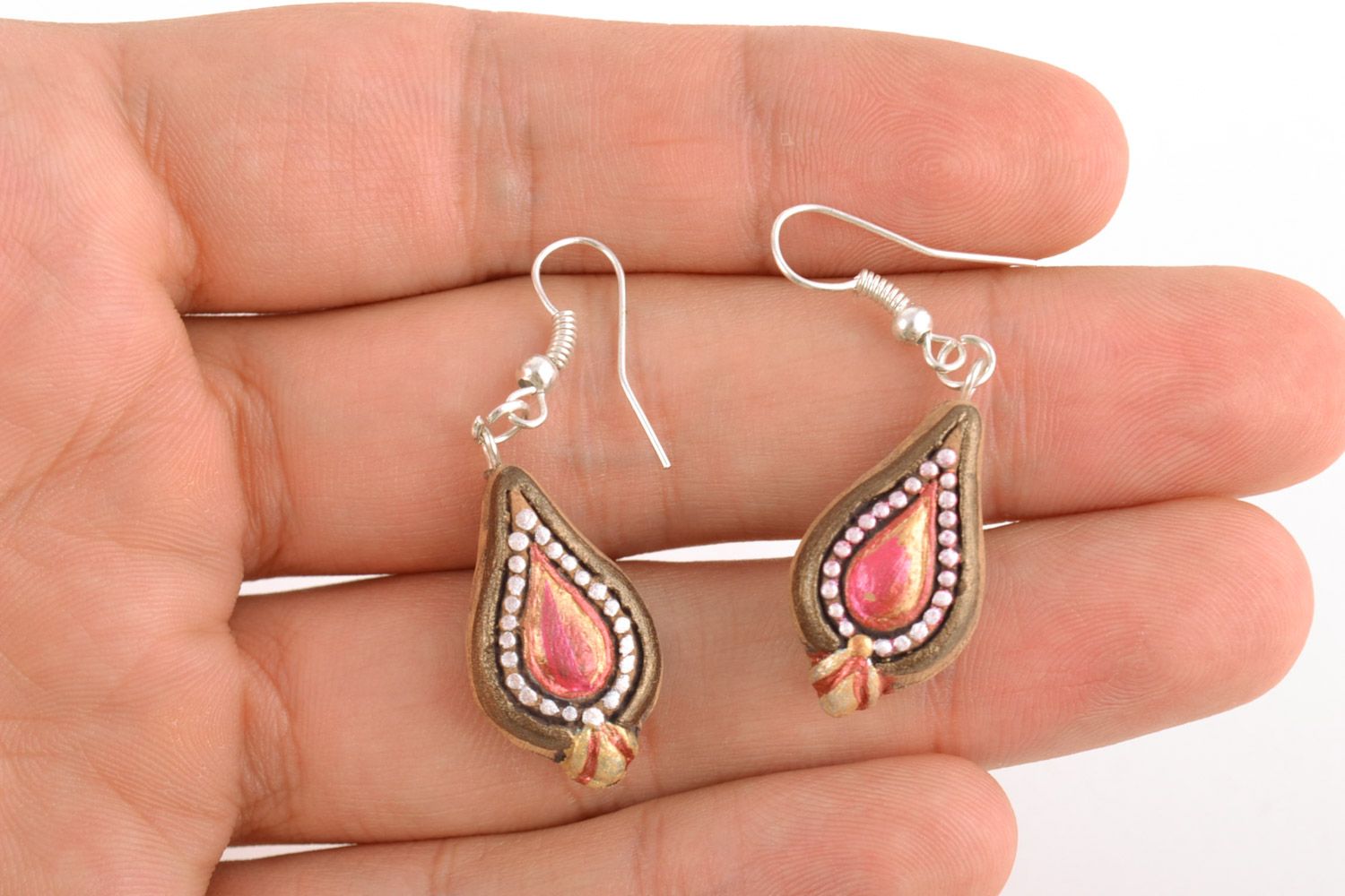 Handmade small festive drop-shaped ceramic earrings painted with ornaments photo 2