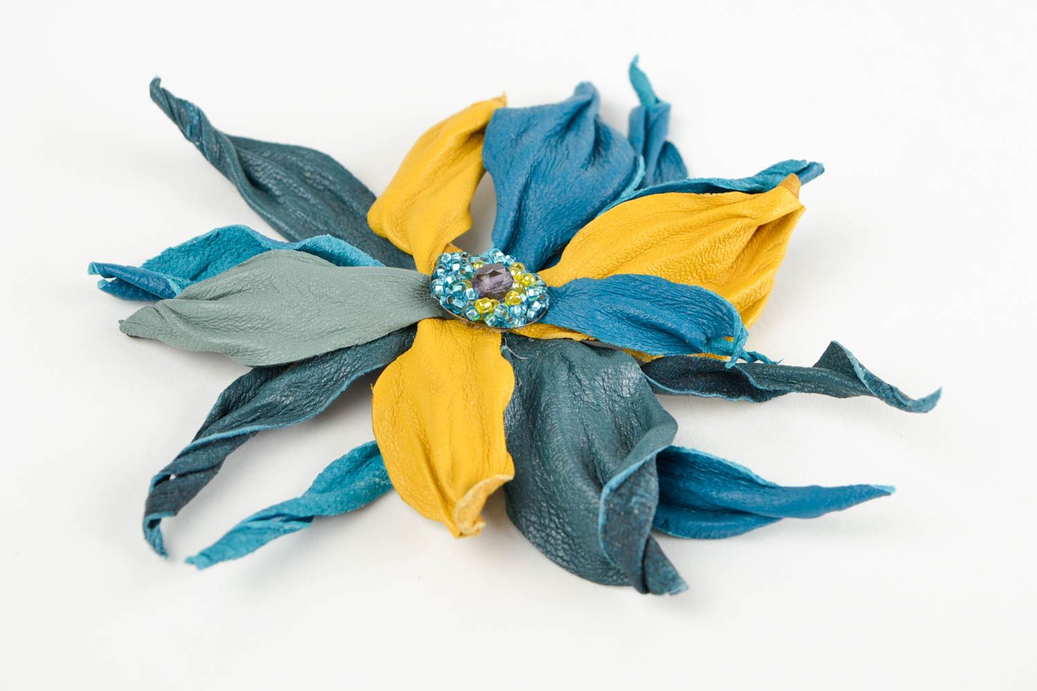 Broche fleur Bijou fantaisie fait main en cuir bleu jaune Accessoire femme photo 4