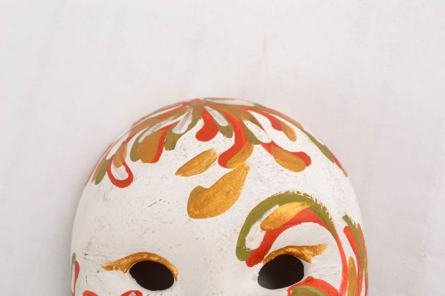 Ceramic fridge magnet in the shape of tiny carnival mask photo 4