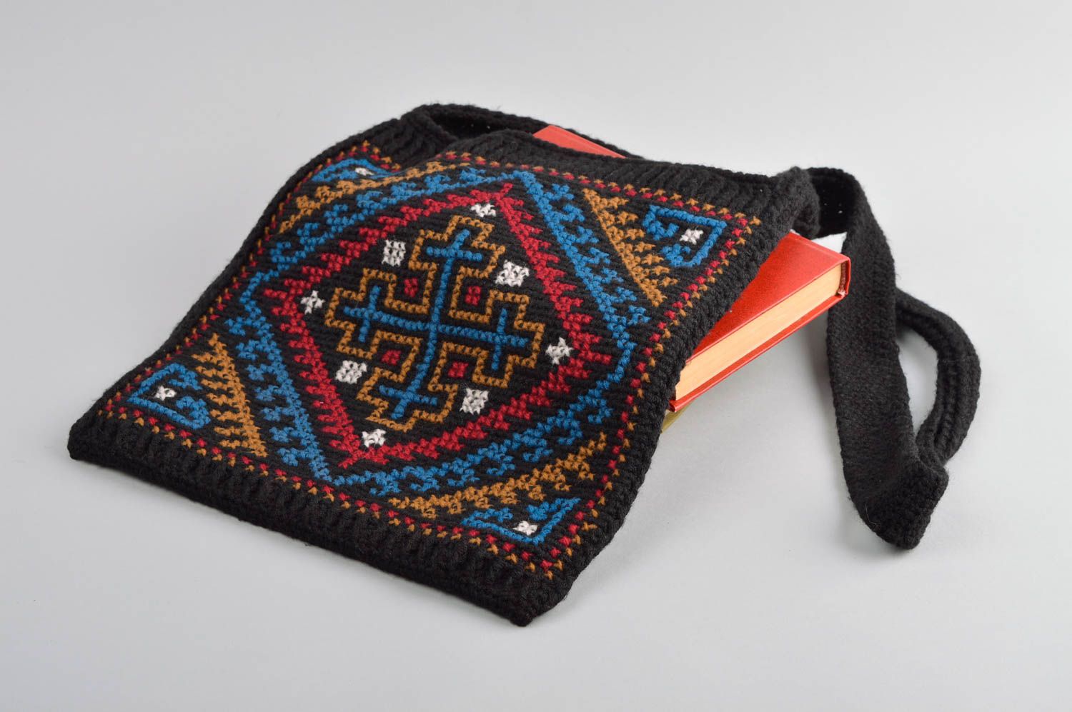 Сумка ручной работы женская сумка через плечо вязаная сумка черная с орнаментом фото 1