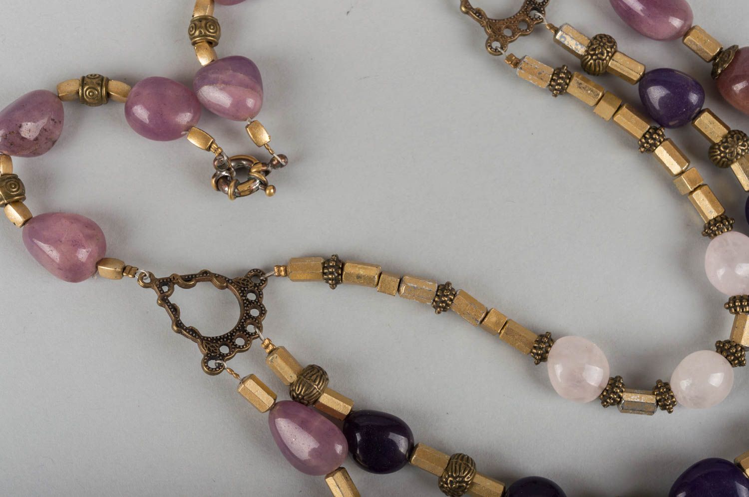 Handmade Halskette mit Steinen in Lila mit Quartz handgeschaffen modisch modisch foto 4