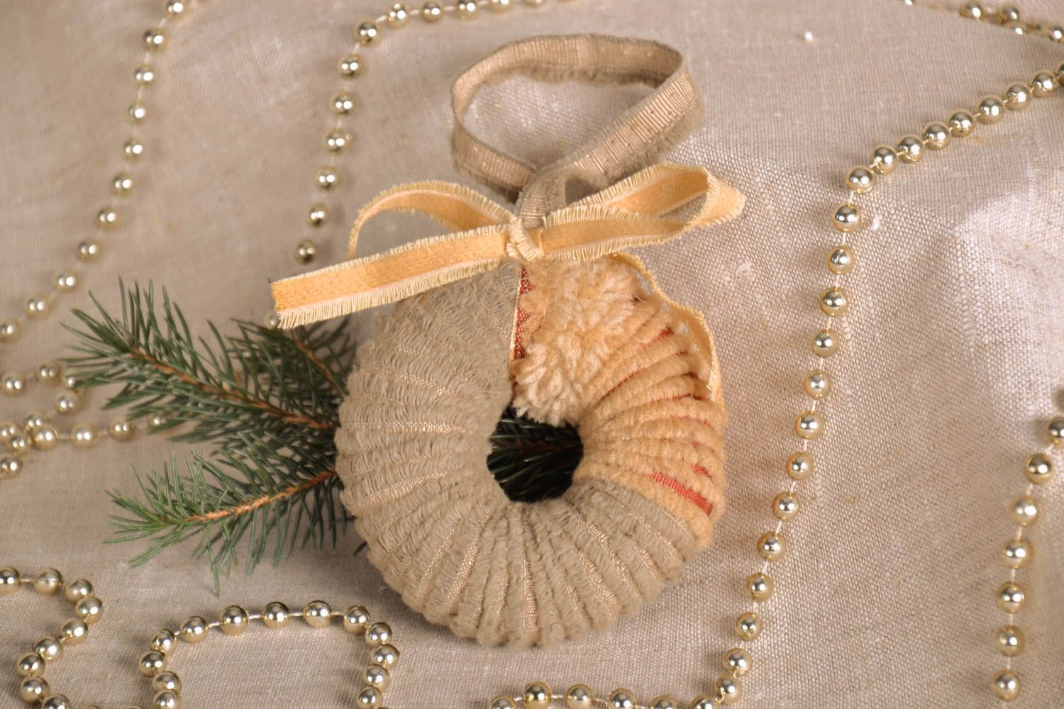 Brinquedo da árvore de Natal  costurado de tecido de corduroy e preenchido com sintepon foto 1