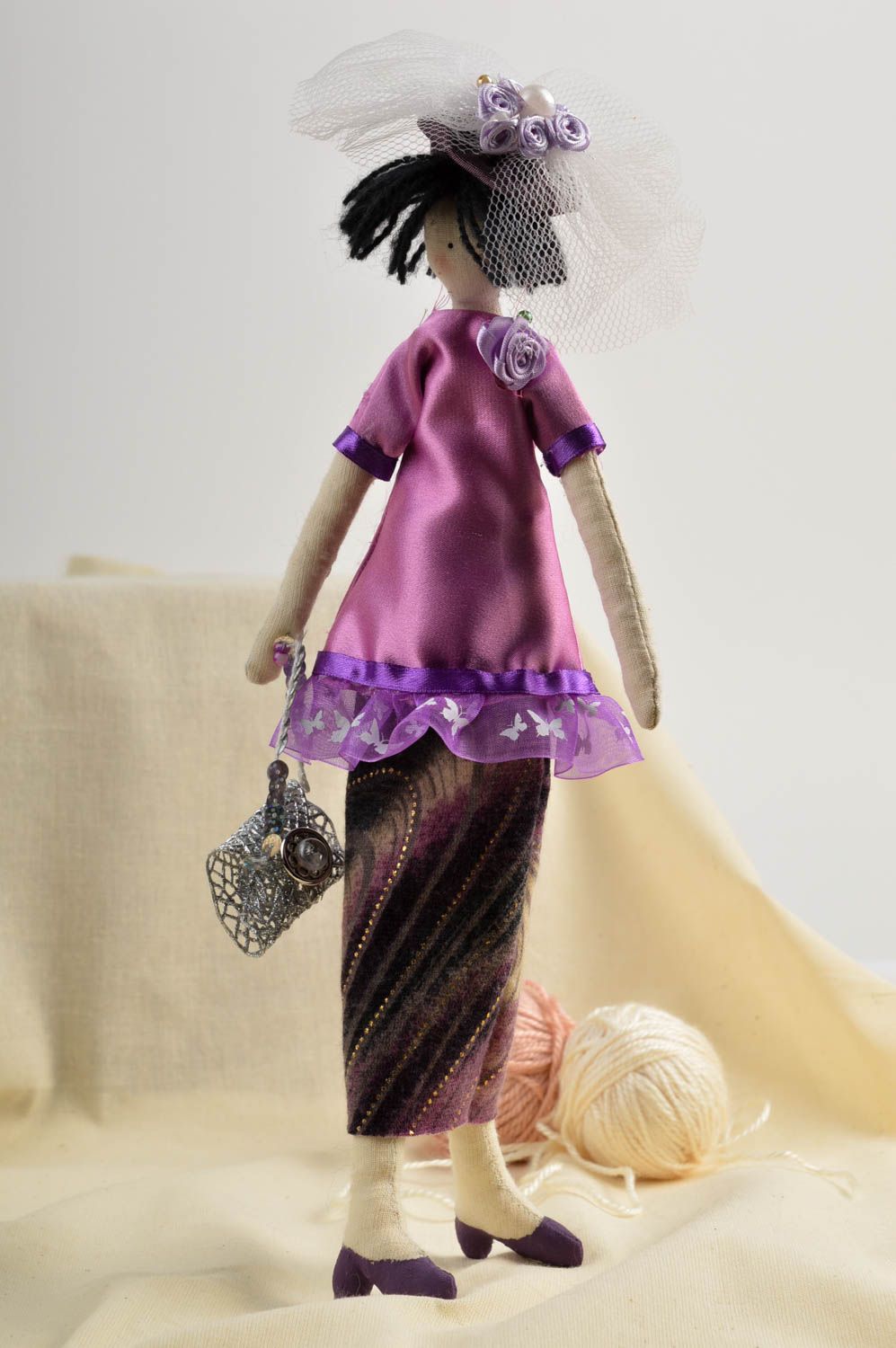 Muñeco artesanal cosido juguete original de lino elemento decorativo chica foto 1