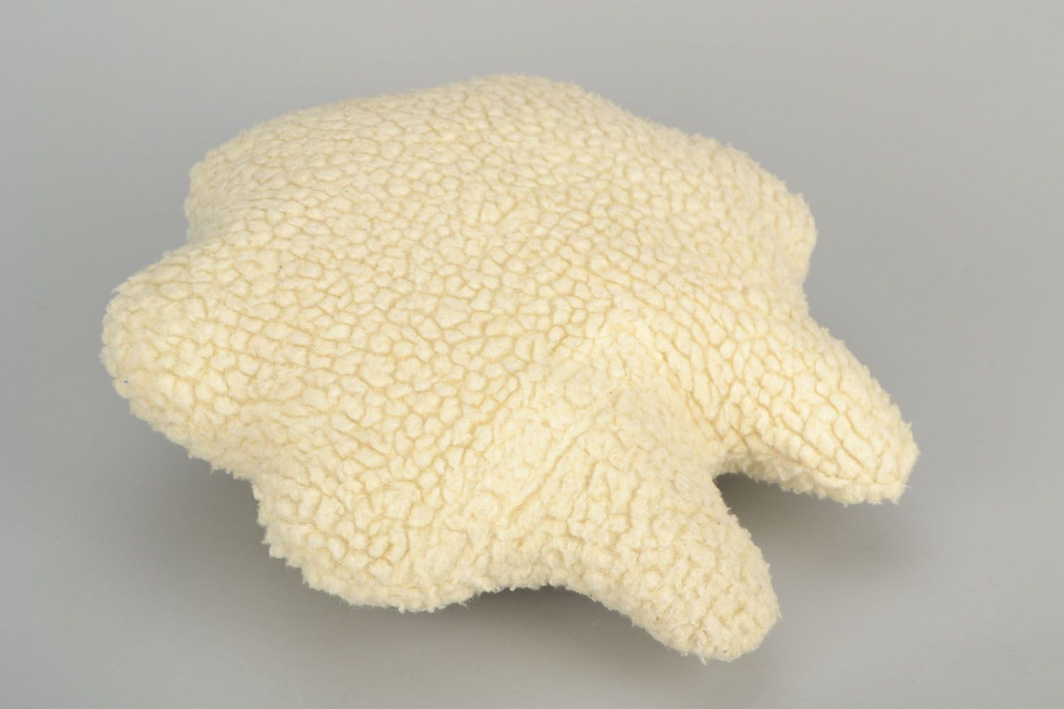 Brinquedo-almofada macio em forma de uma ovelha foto 5