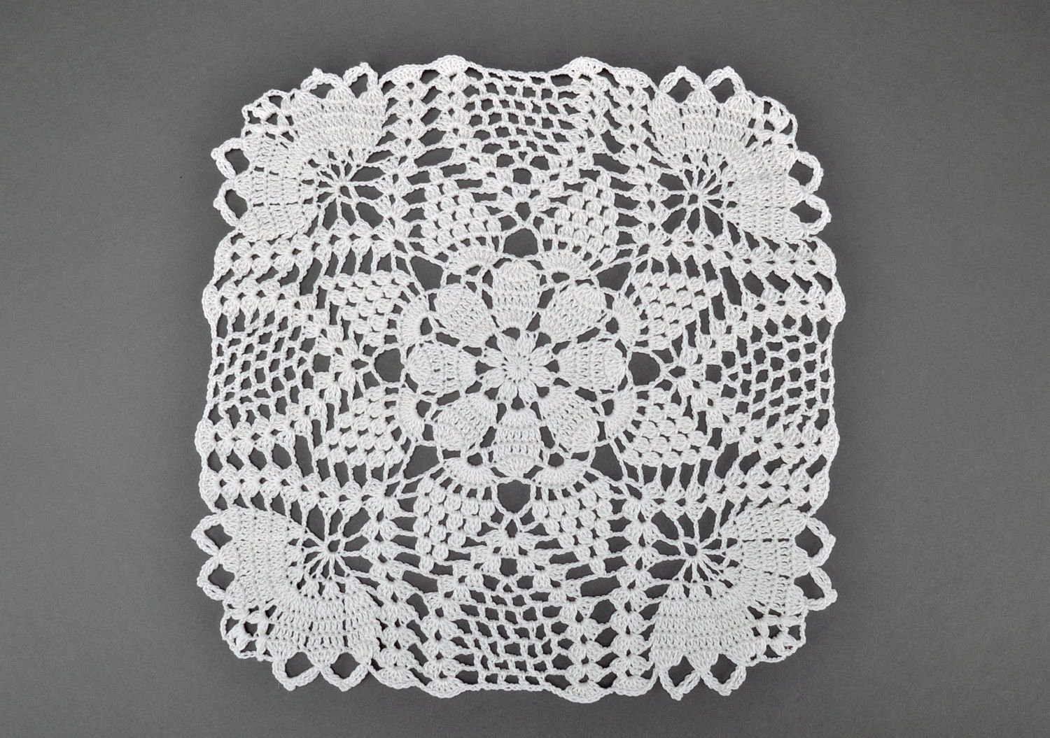 Crocheted napkin Flower carousel photo 1