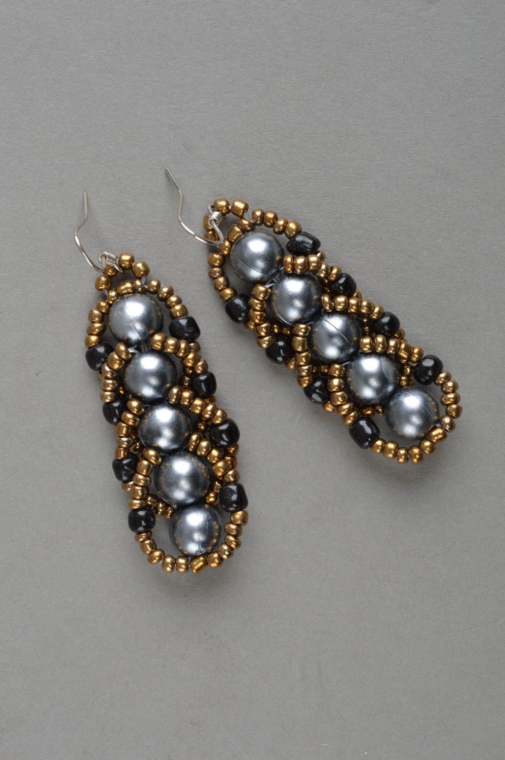 Boucles d'oreilles en perles fantaisie gris marron pendantes faites main stylées photo 2