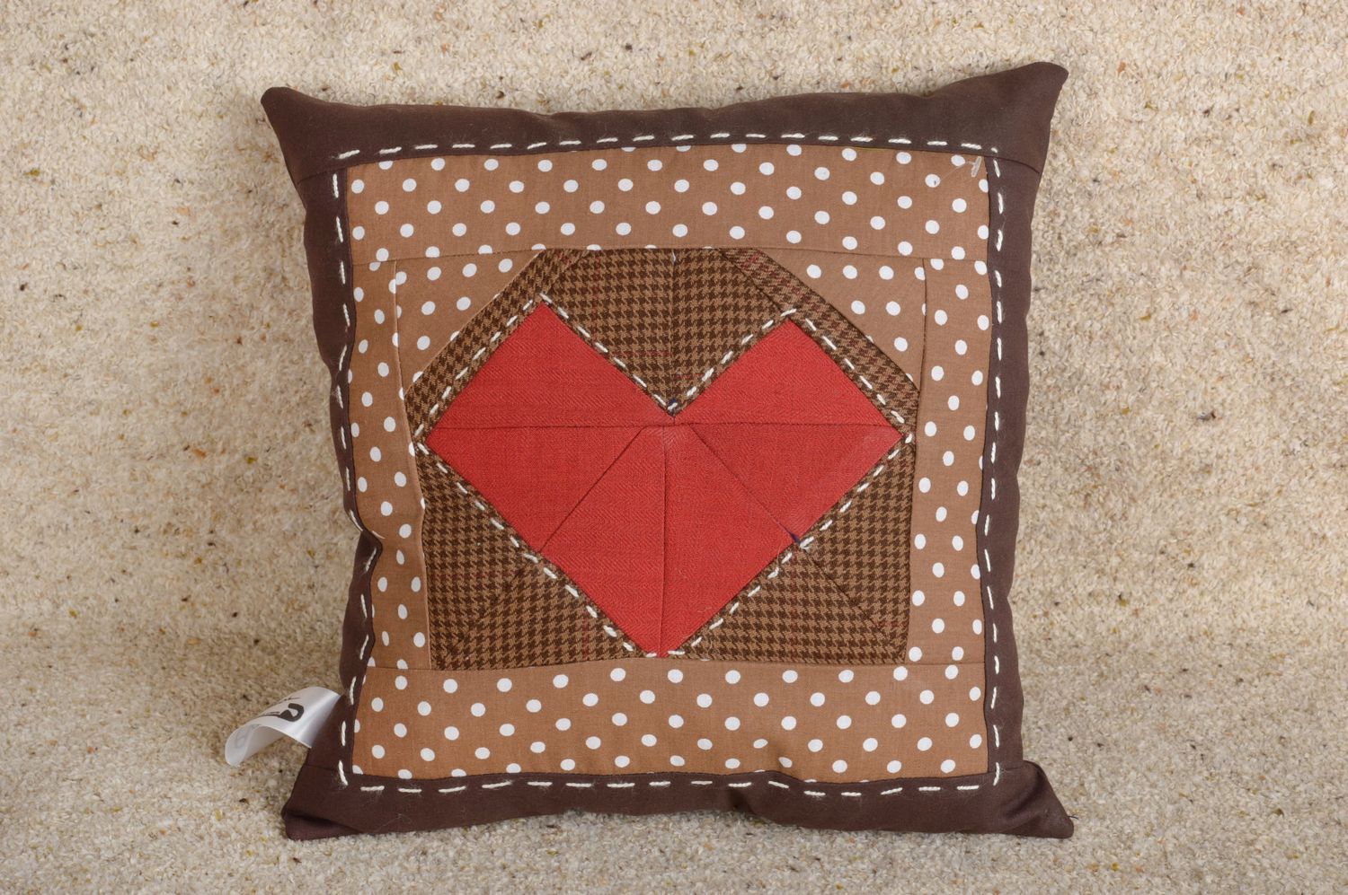Coussin design fait main Oreiller pour canapé carré marron Textile de maison photo 3