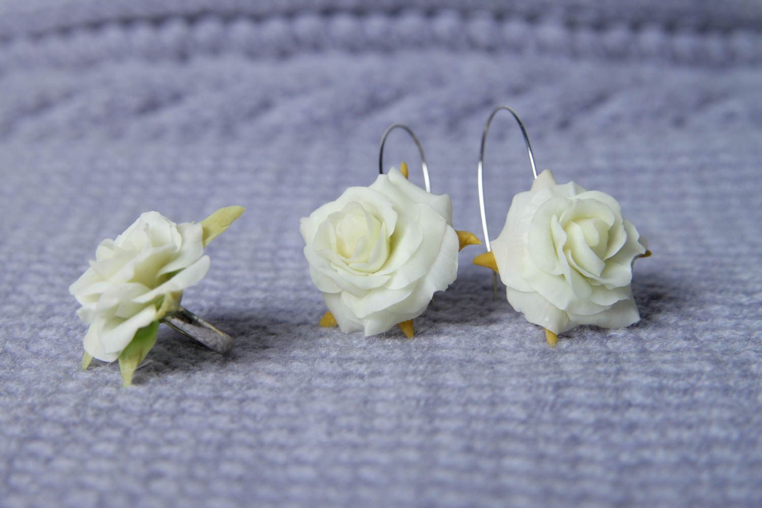 Handmade Damen Schmuck Set Blumen Ring und Schmuck Ohrhänger aus Polymerton weiß foto 1