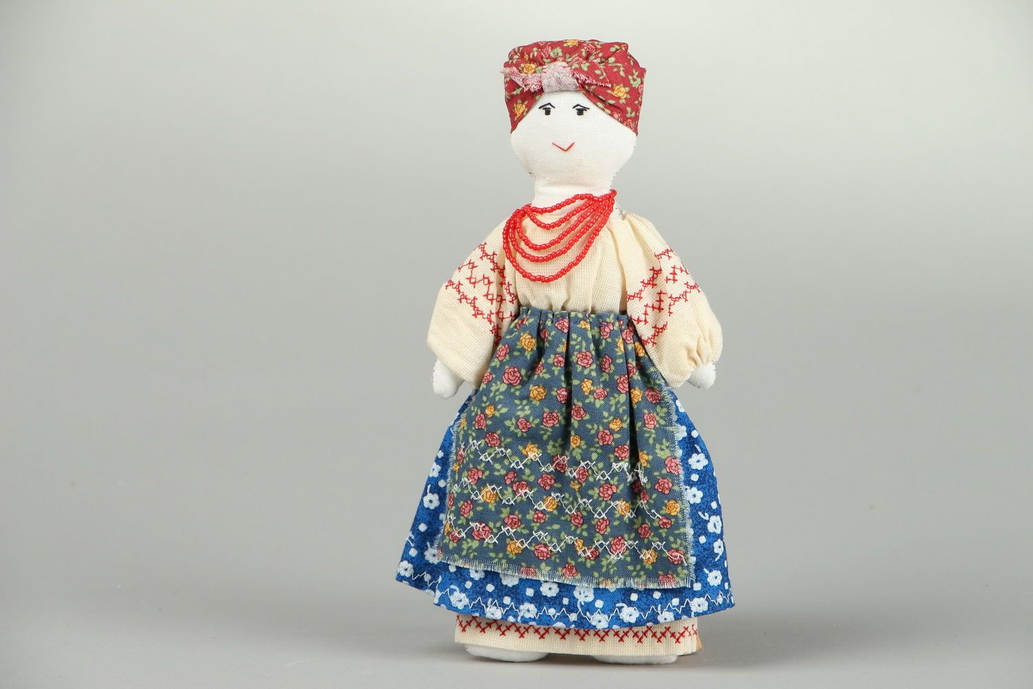 Primitive doll in national costume Ukrainian photo 2