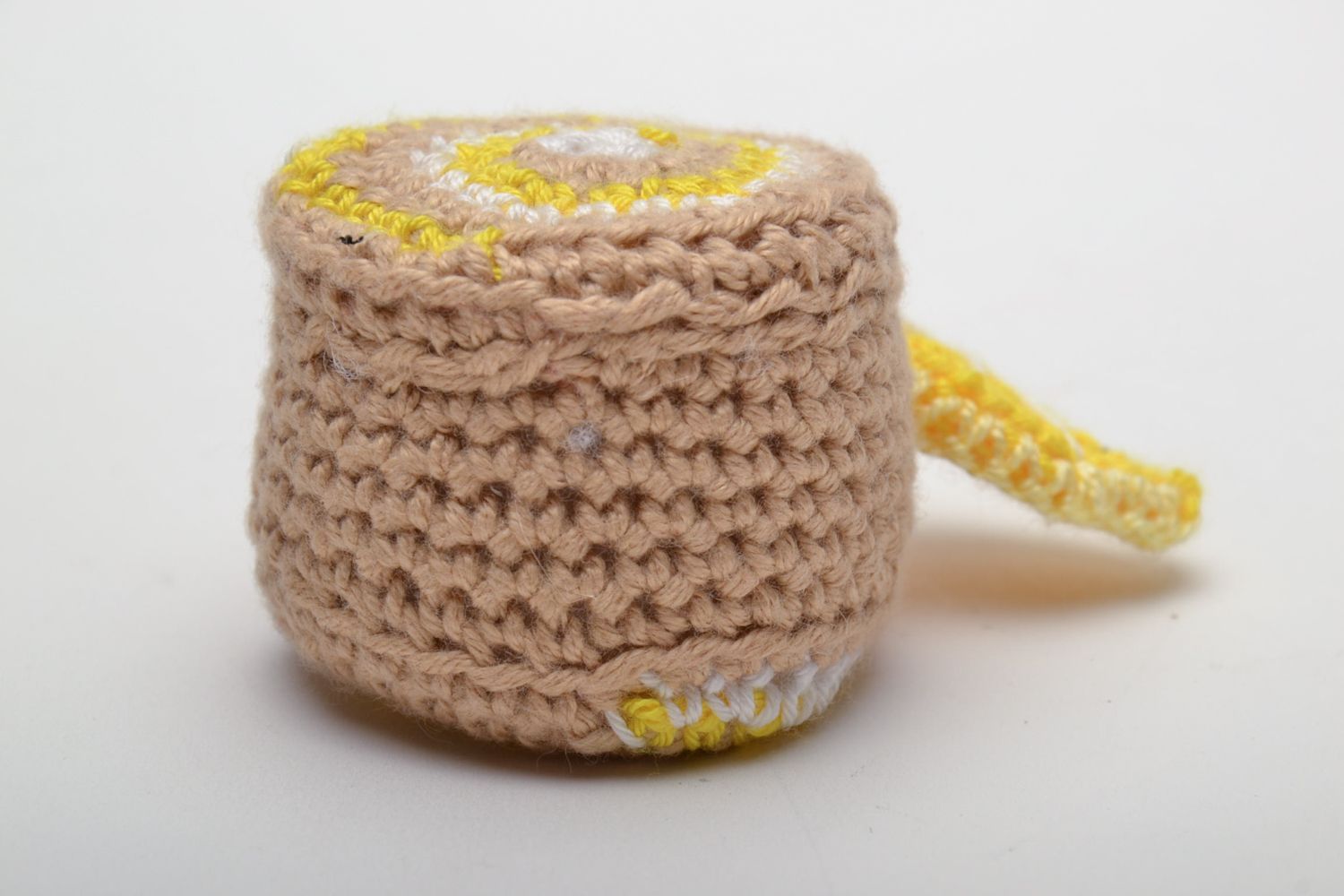 Petit jouet décoratif tricoté au crochet brun rond fait main Tortilla roulée  photo 3