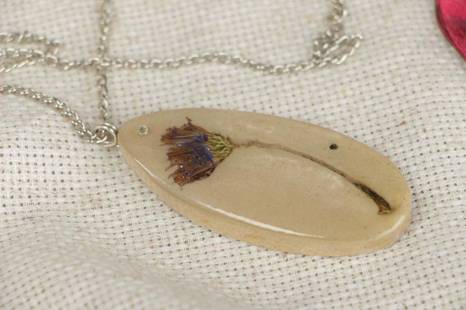 Handmade botanical neck pendant with real flower coated with epoxy photo 5