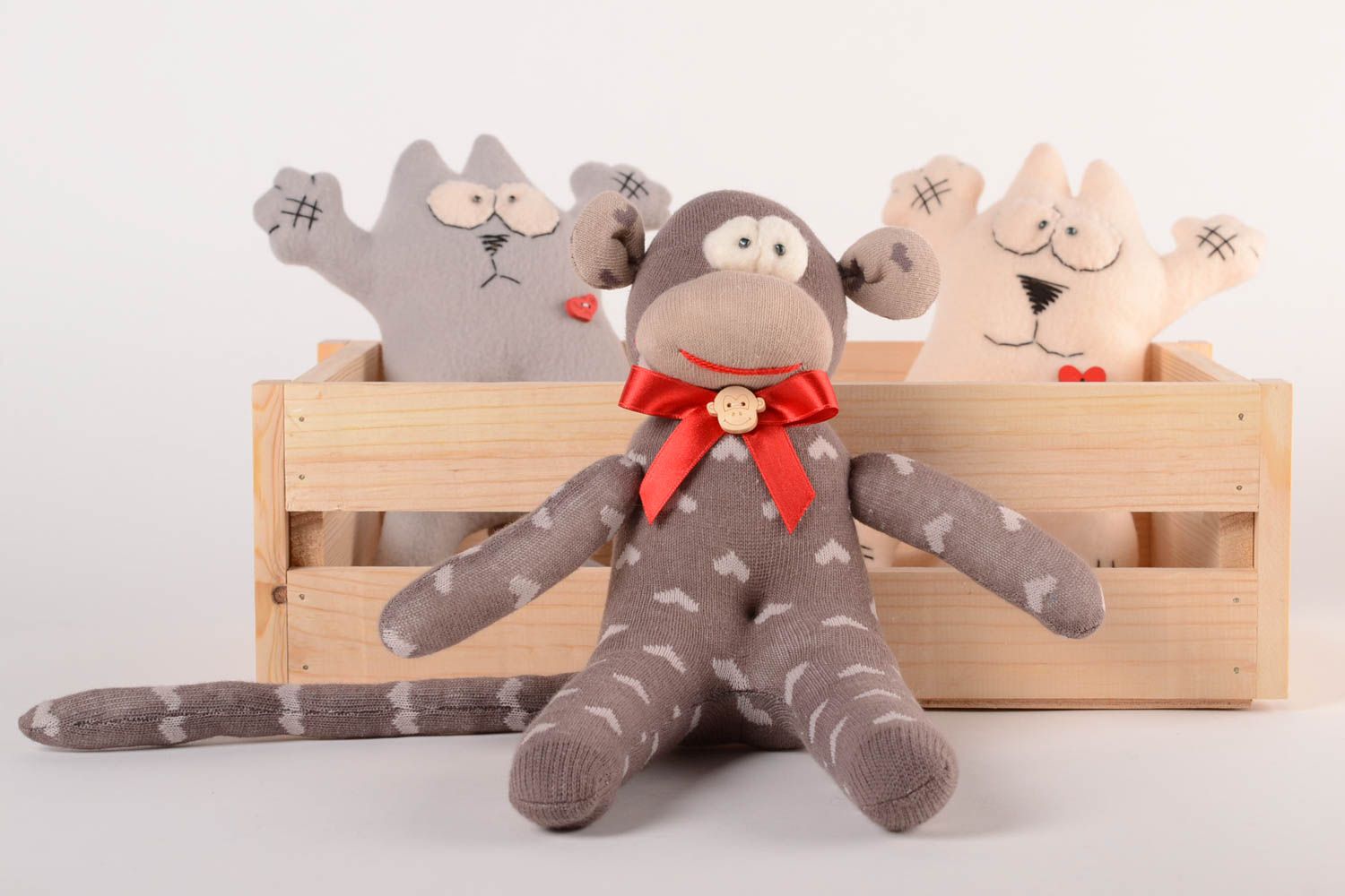 Детская игрушка handmade игрушка-животное мягкая игрушка обезьянка с сердечками фото 1
