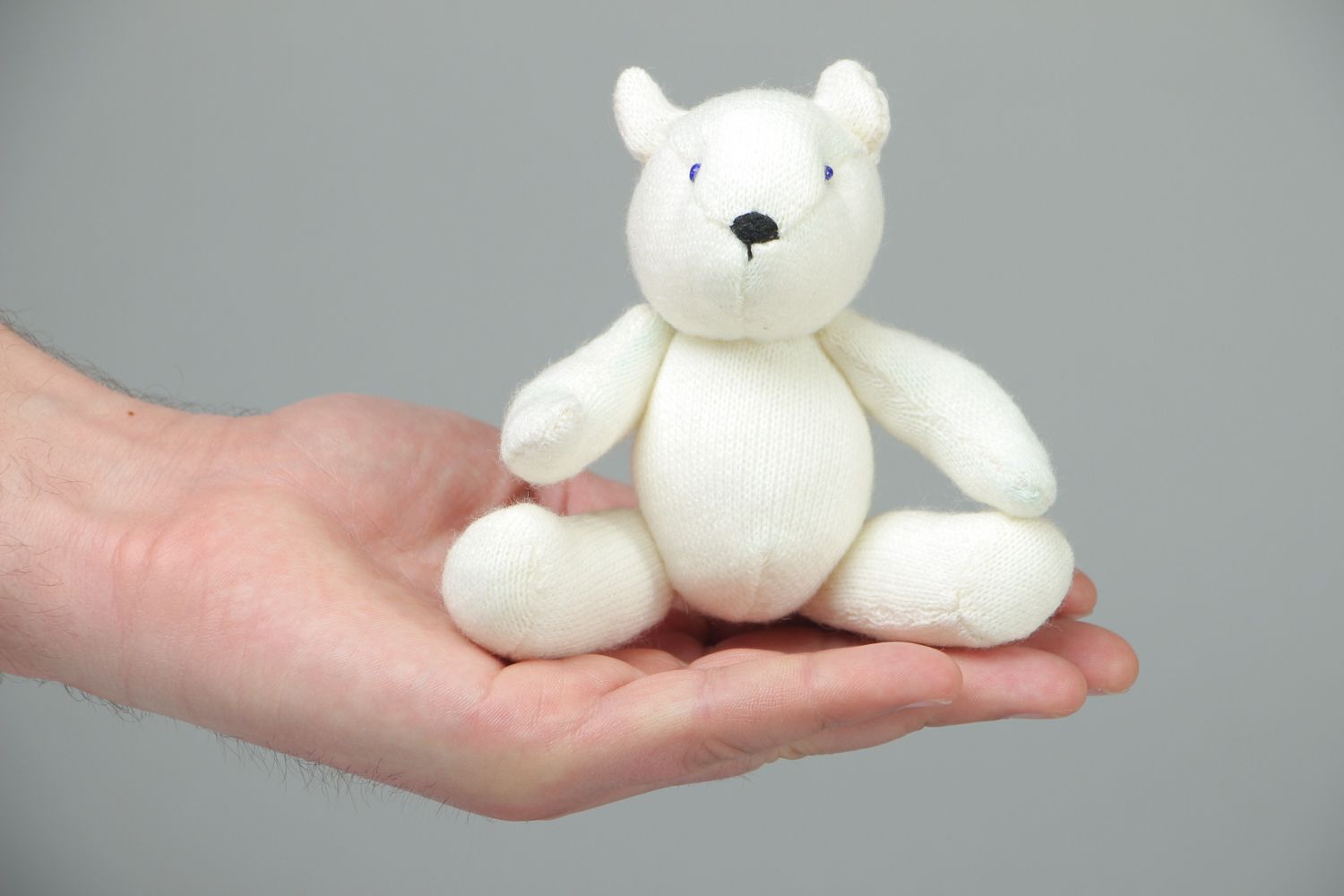 Дизайнерская игрушка из полиэстера ручной работы Белый мишка фото 3