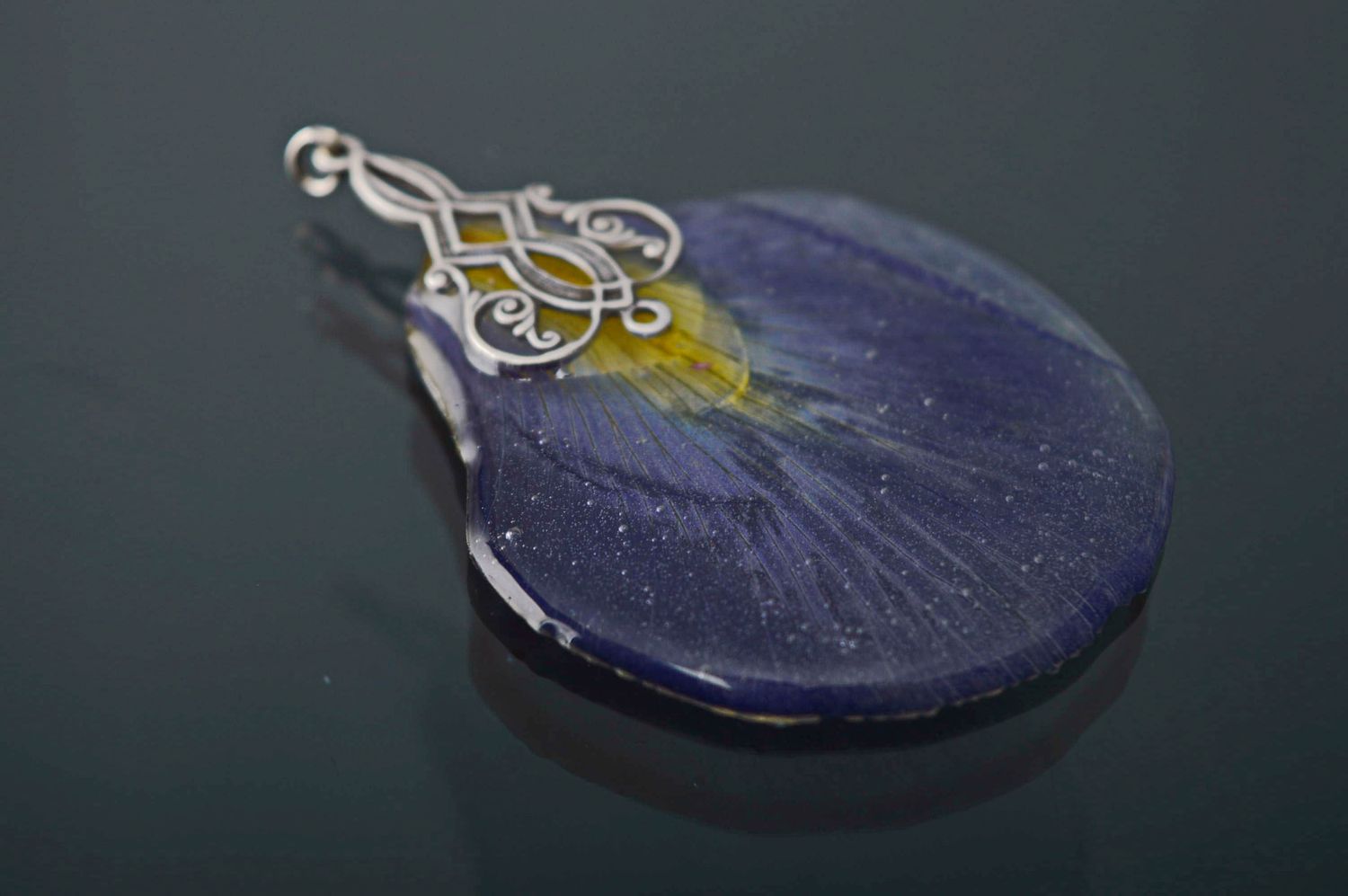 Women's neck pendant with iris petal embedded in epoxy resin photo 4