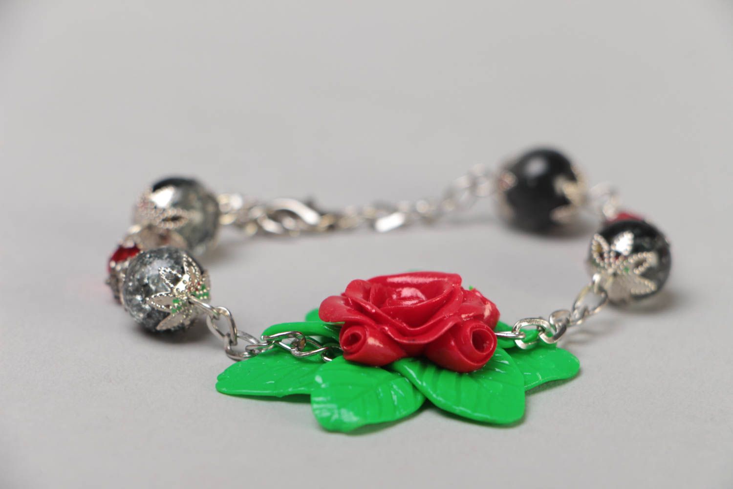 Handmade Armband aus Polymer Ton mit Blumen Glaskugeln rot grün schwarz  foto 4