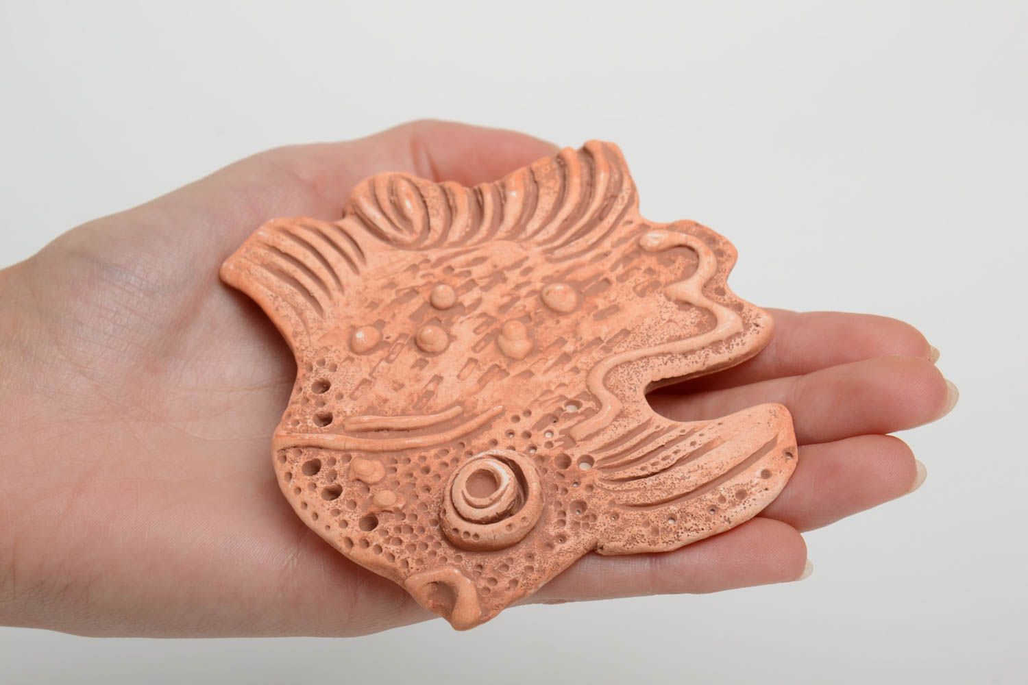 Pendentif poisson céramique à peindre fait main marron original design photo 5
