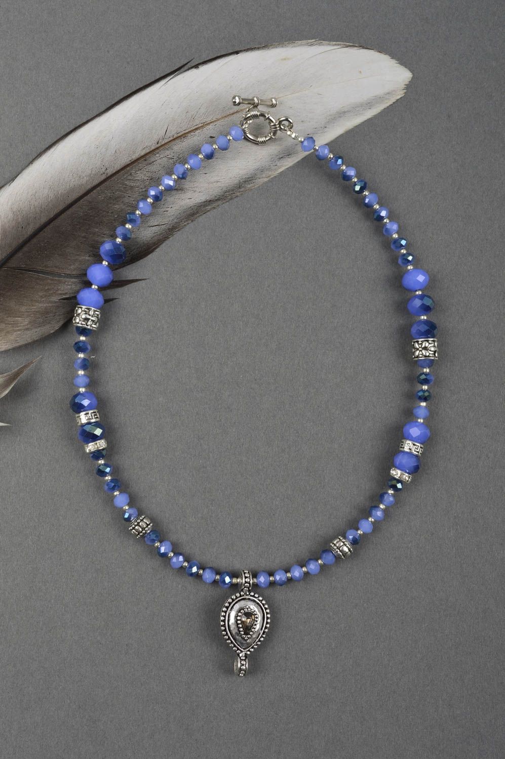 Collier fantaisie Bijou fait main en cristaux bleus Accessoire pour femme photo 1