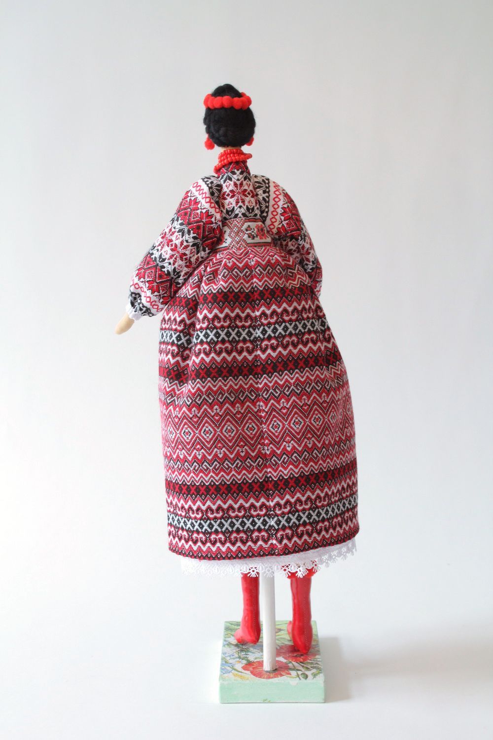 Авторская кукла на подставке Украинка фото 3
