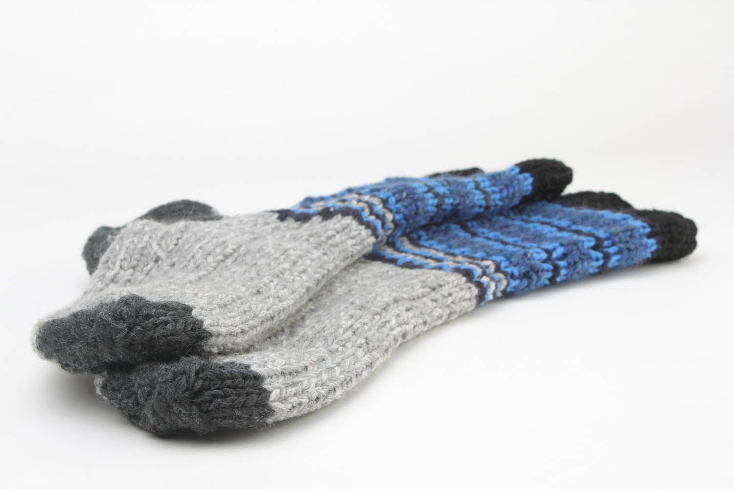 Meias mornas tricotadas de fios de lã e de mescla de lã para proteger os pés do frio foto 3