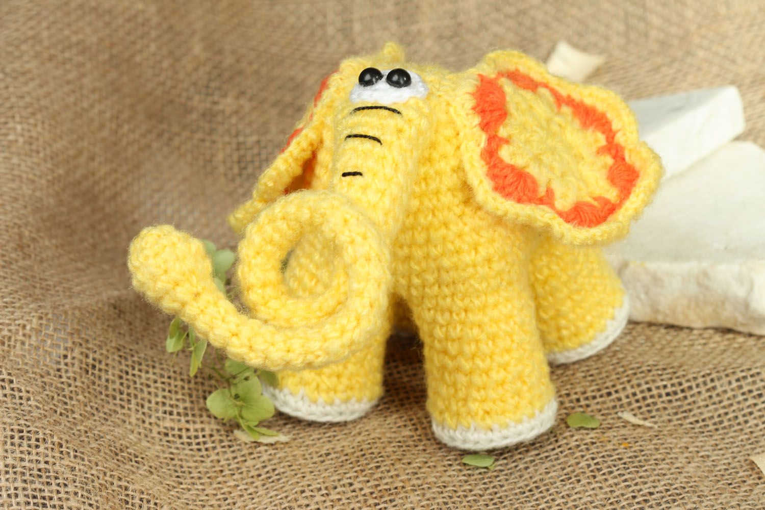 Gehäkeltes Spielzeug gelber Elefant foto 5