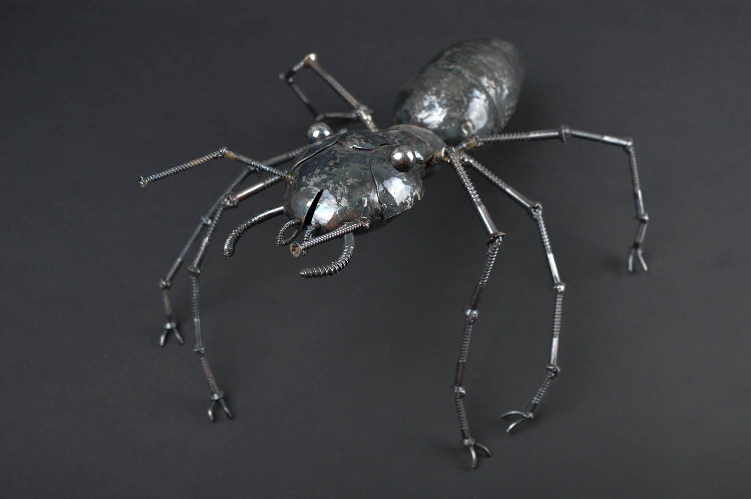 Figurine fourmi faite main Statuette design en métal peinte Déco maison photo 1
