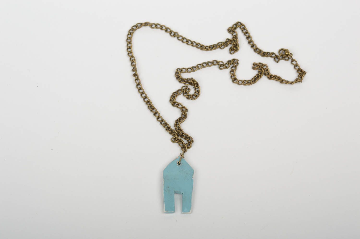Pendentif céramique Bijou fait main Accessoire femme avec chaîne Maison bleue photo 2