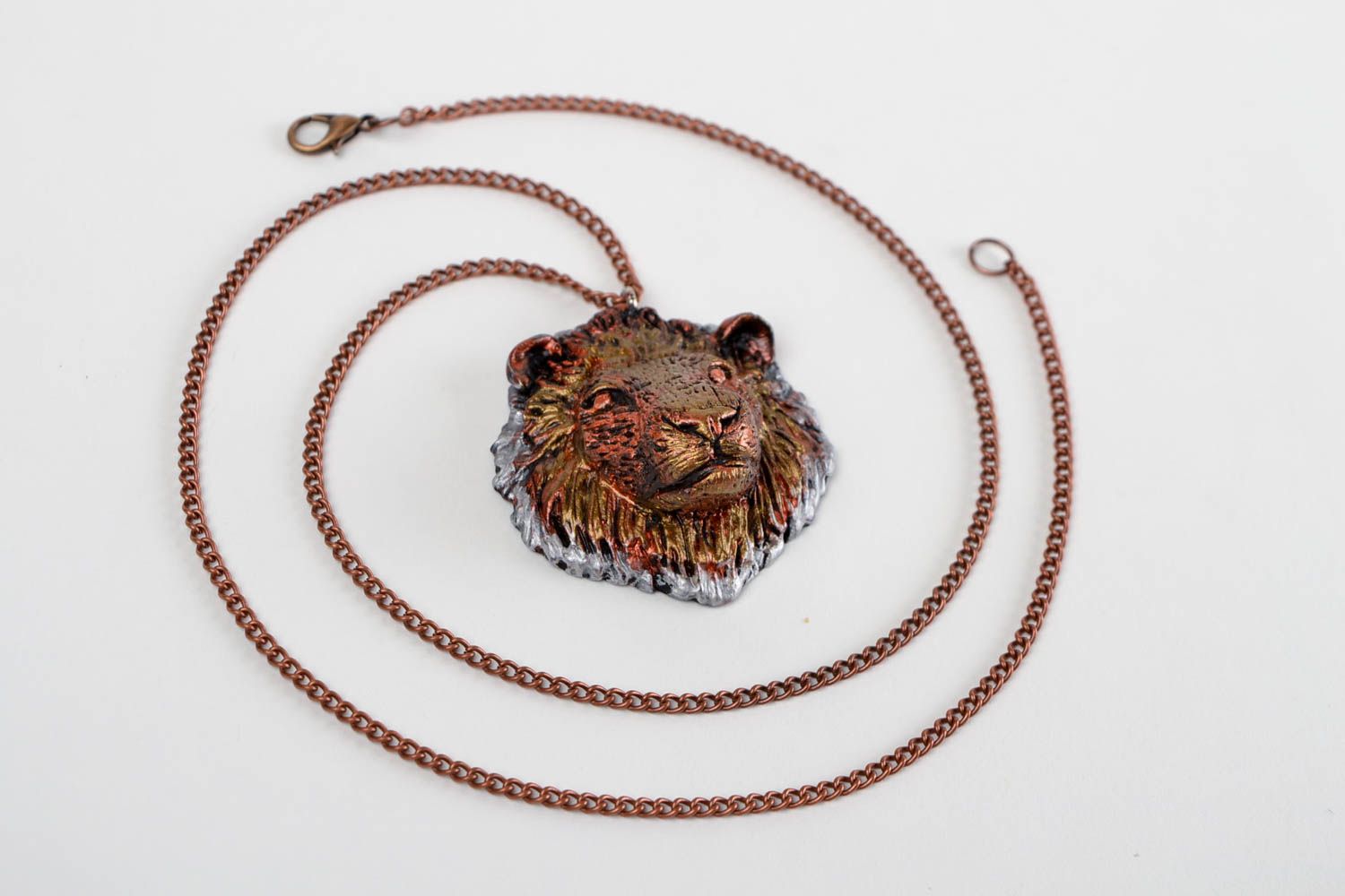 Pendentif lion Bijou fait main en pâte polymère original stylé Cadeau femme photo 4
