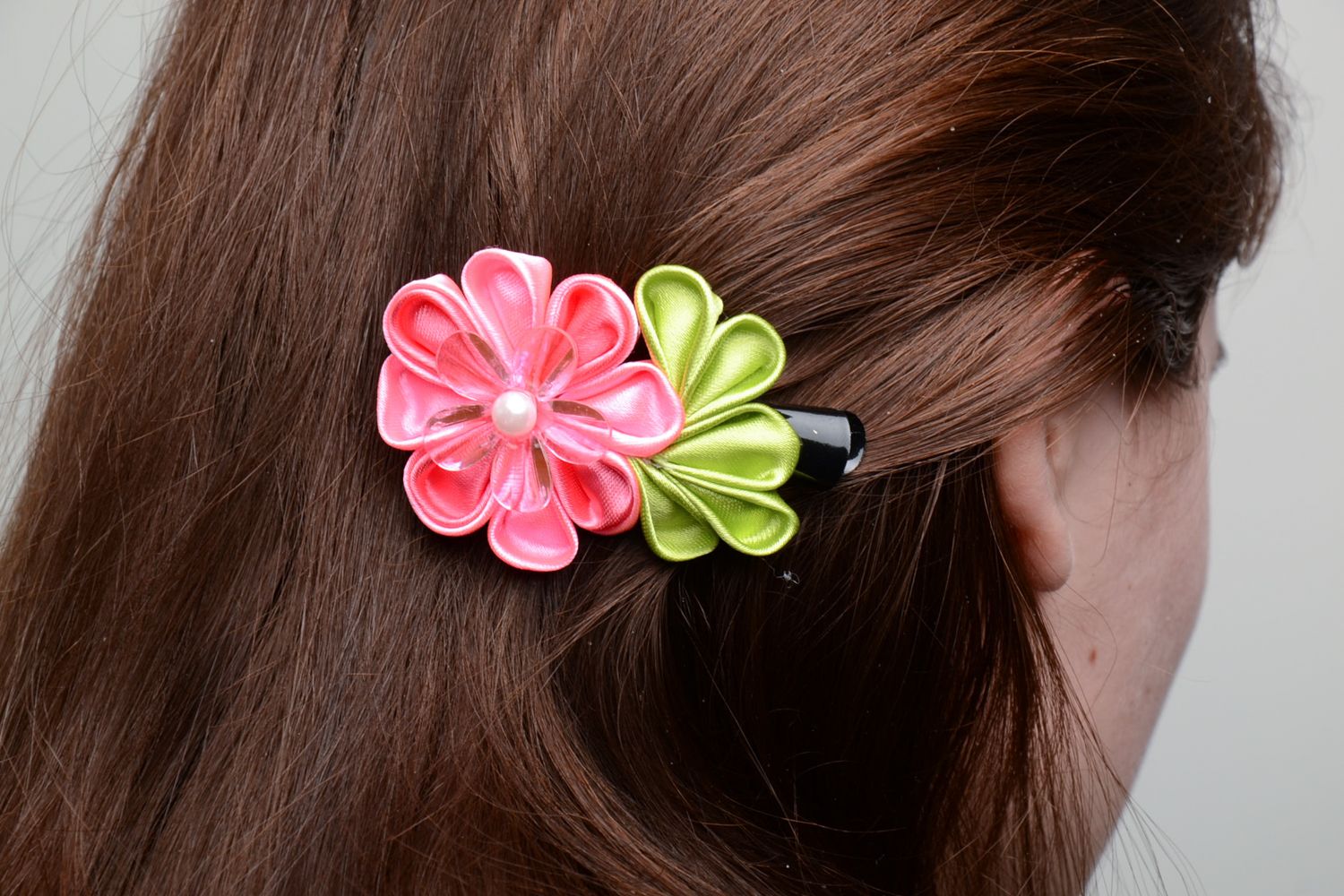 Заколки для волос с цветком из атласа фото 5