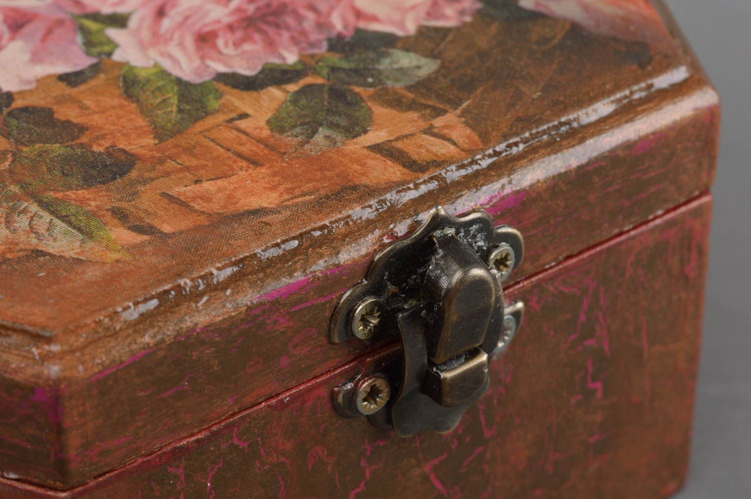 Handmade octagonal wooden decoupage decorative jewelry box with metal lock photo 2
