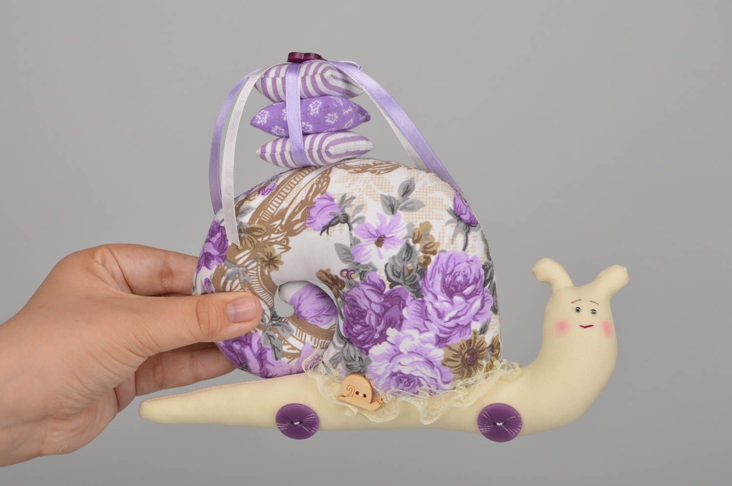 Мягкая игрушка в виде улитки ручной работы из ткани для детей от трех лет  фото 3