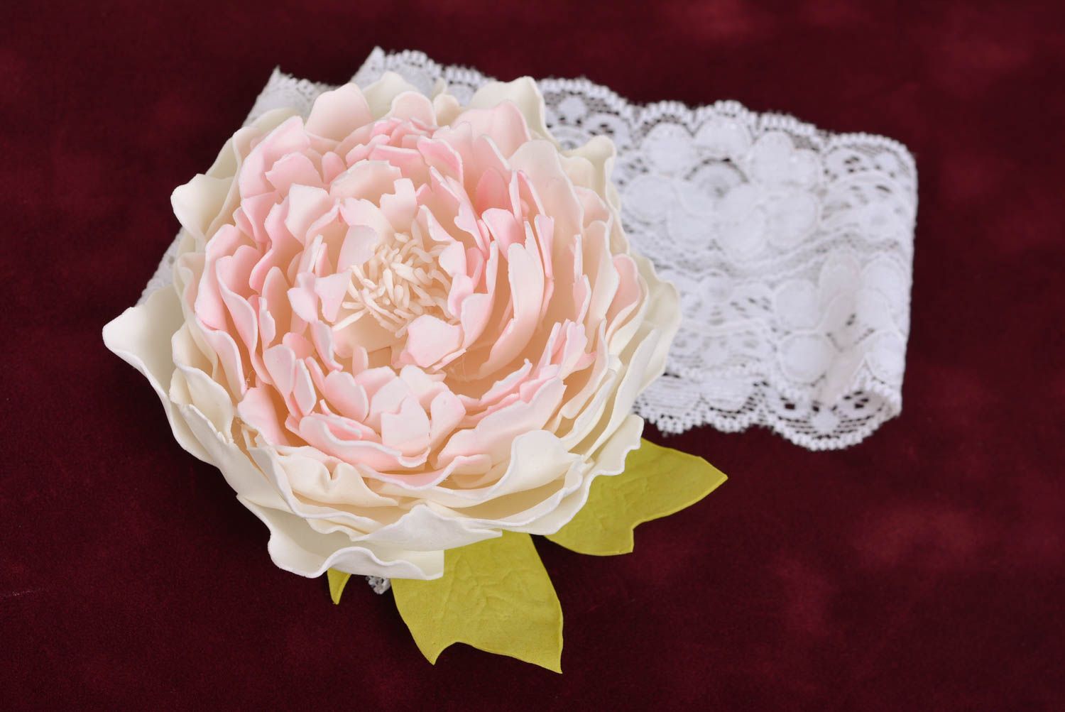 Handmade designer headband with white lace and volume tender pink flower photo 1